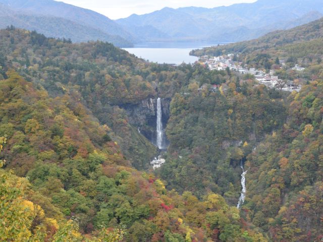 明智平からの紅葉と華厳の滝