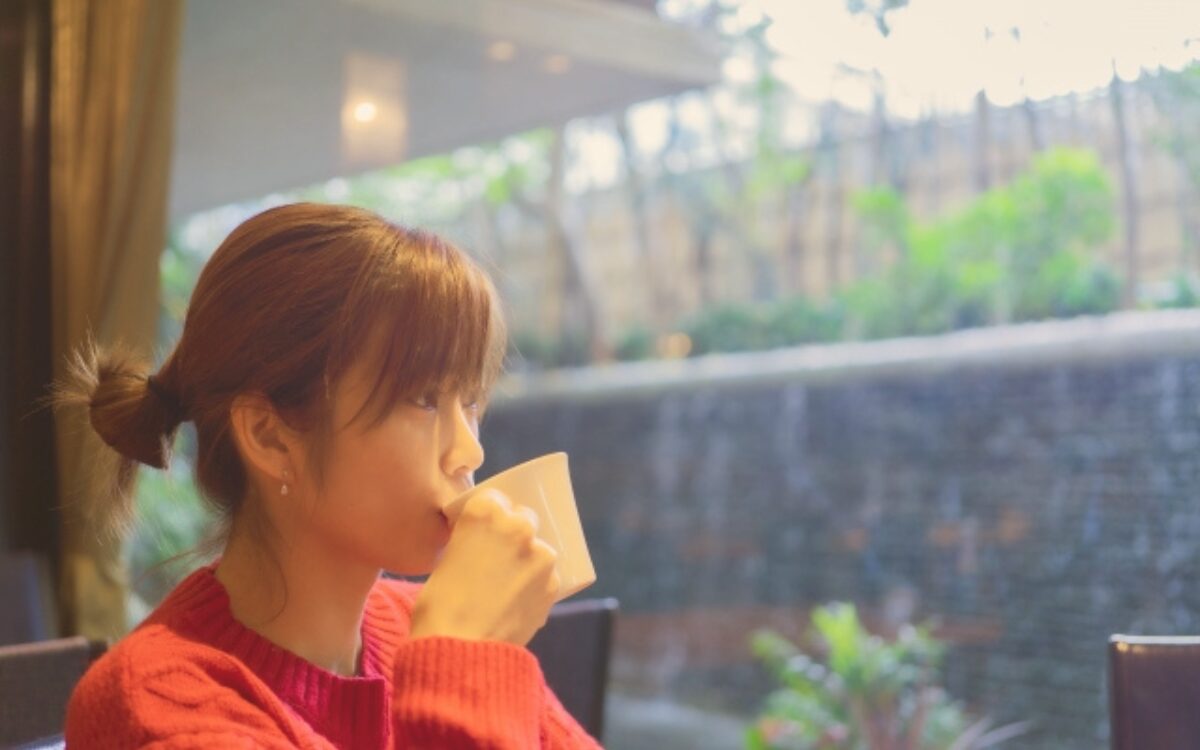 一度落ち着いて欲しいという願いを込めた女性の写真。