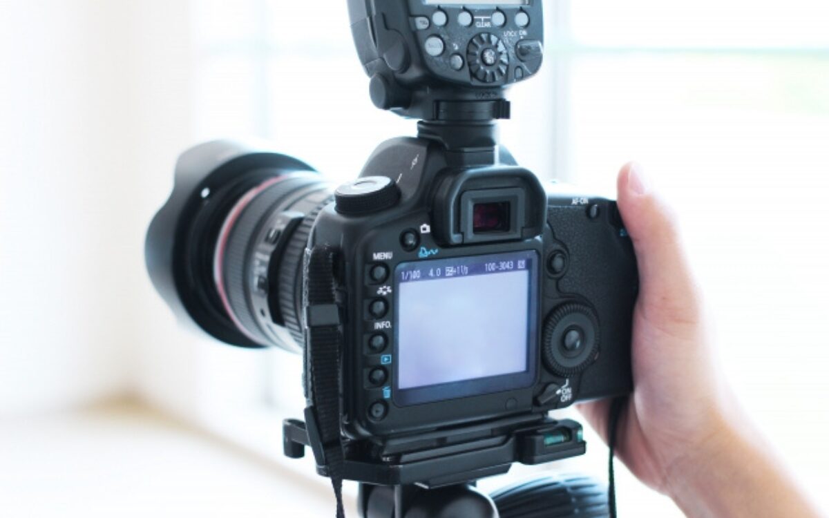 プロのカメラマンにプロフィール写真の撮影を依頼する